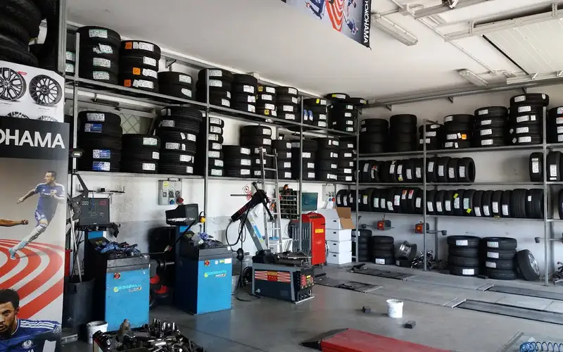 Foto dell'officina Assaiante Francesco Gomme