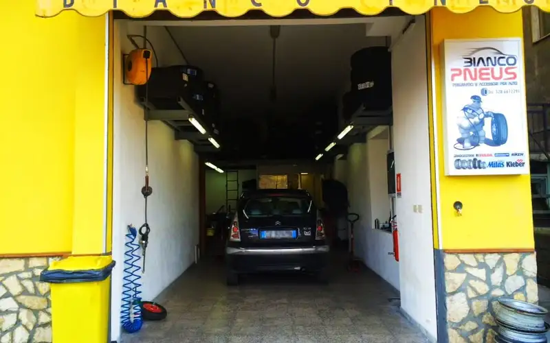 Foto dell'officina Bianco Pneumatici Parenti
