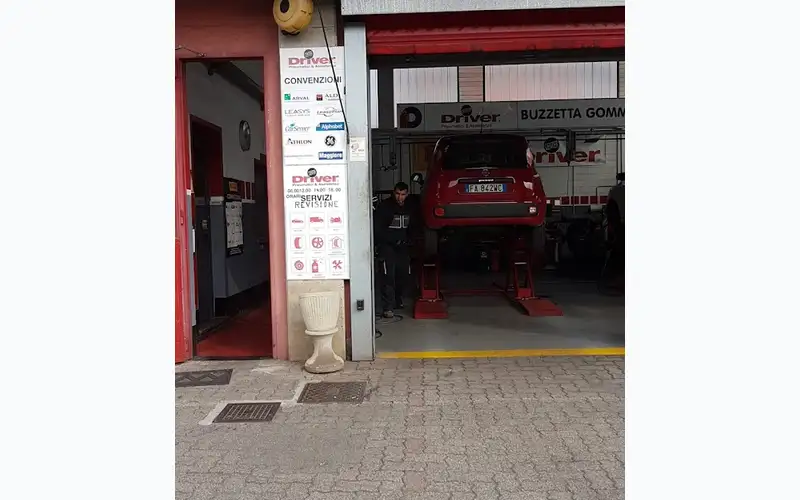 Foto dell'officina Buzzetta Gomme & Ferraro Revisioni - Driver Center Pirelli