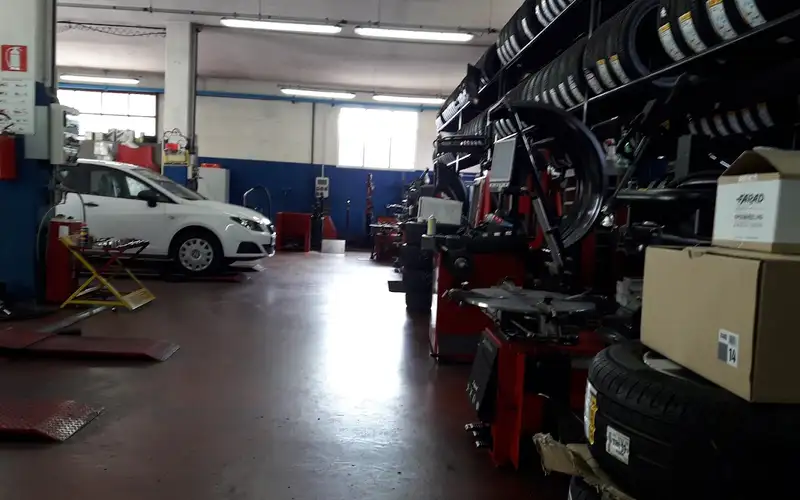 Foto dell'officina Canton Gomme