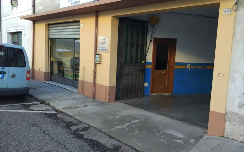 Foto dell'officina Cantoni Gomme