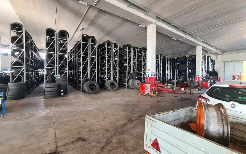 Foto dell'officina Capuano Gomme Del Sud S.r.l.