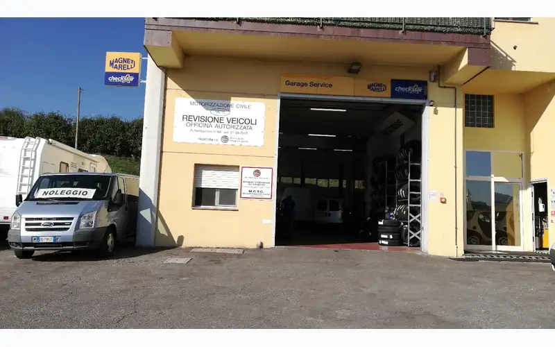 Foto dell'officina Car Repair & Service Center Garage Revisions
