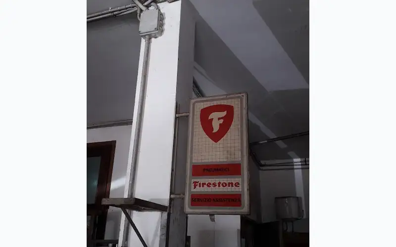 Foto dell'officina Center Pneus S.r.l.