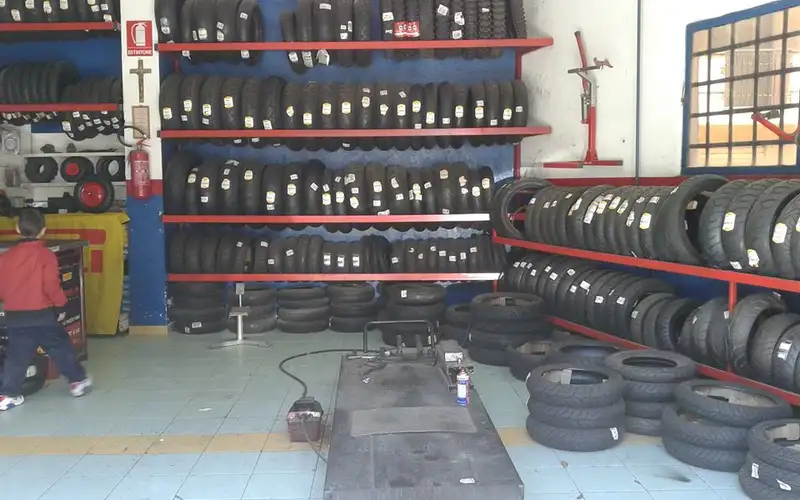 Foto dell'officina Centro Pneumatici Auto e Moto di Fracapane Vittorio & C. S.a.s.