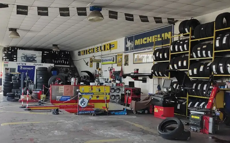 Foto dell'officina Centrogomme Cappellini di T.P.M. S.r.l.