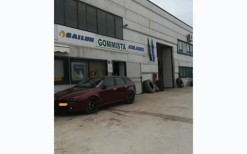 Foto dell'officina Euro Pneus S.n.c.