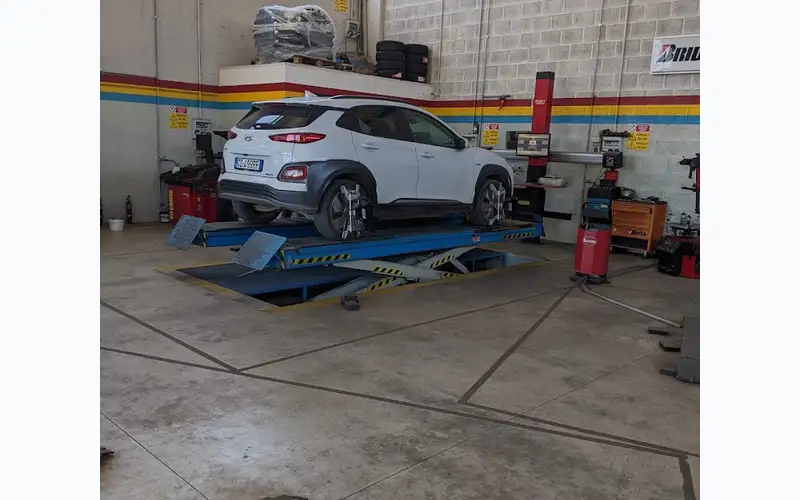 Foto dell'officina Eurogomme Di Donato Gallone