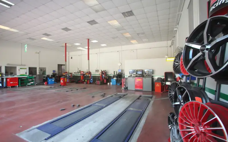 Foto dell'officina Euromaster Priori Gomme
