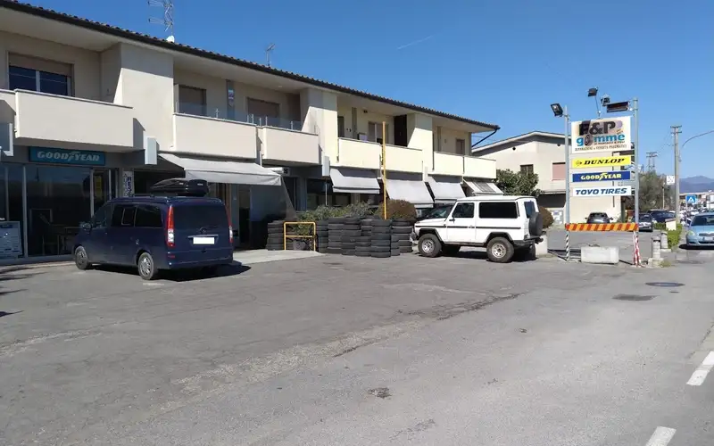 Foto dell'officina F E Gomme Di Poli Alessandro E Giacomo S.n.c.