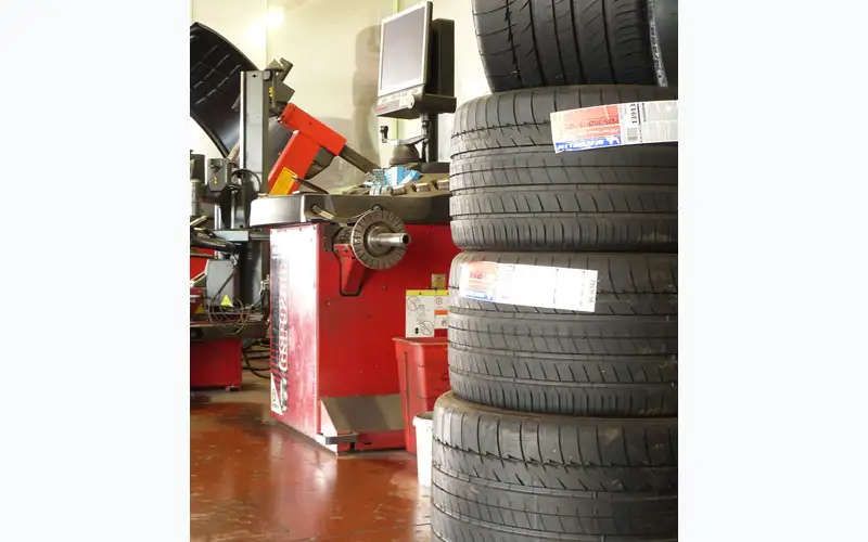 Foto dell'officina Fanogomme S.r.l.