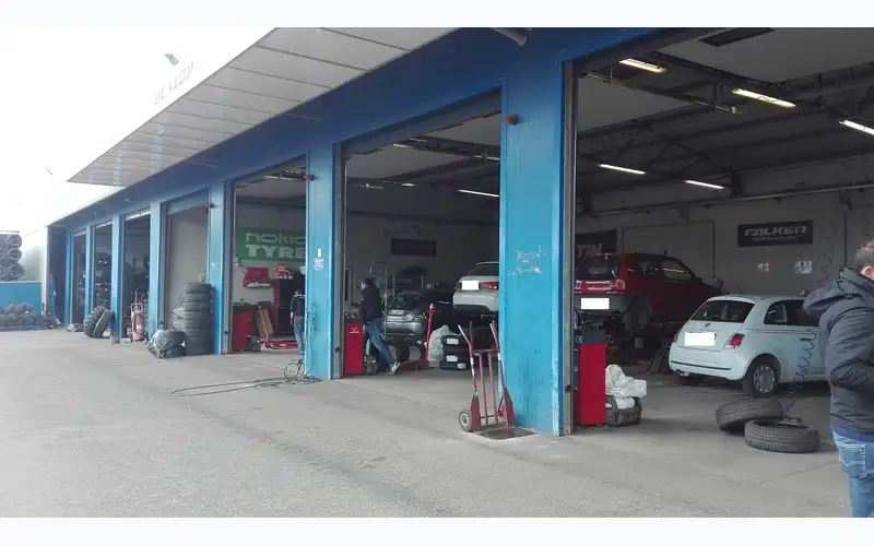 Foto dell'officina Farnese Tires S.p.A.