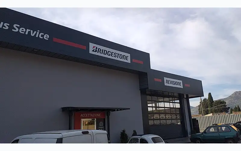 Foto dell'officina First Stop Pneus Service