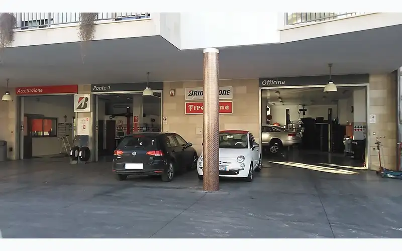 Foto dell'officina First Stop Super Gomme