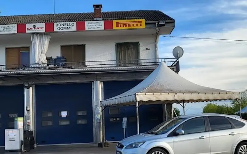Foto dell'officina F.lli Bonello Gomme S.n.c.