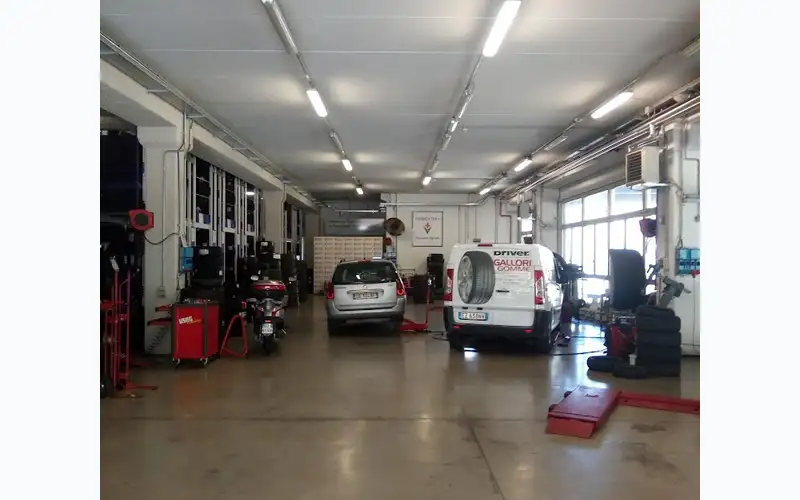 Foto dell'officina Gallori Gomme S.r.l.