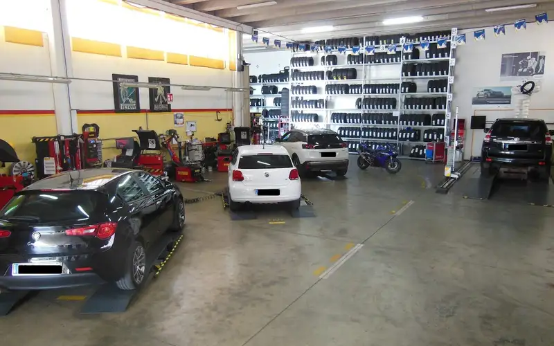 Foto dell'officina Gambesi Assistenza Pneumatici S.a.s.