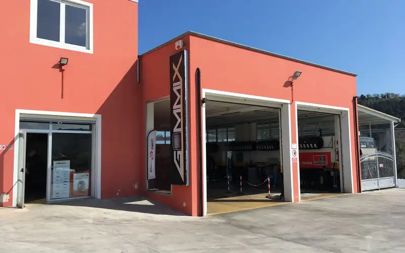 Foto dell'officina Gommix Di Imbastaro Marco