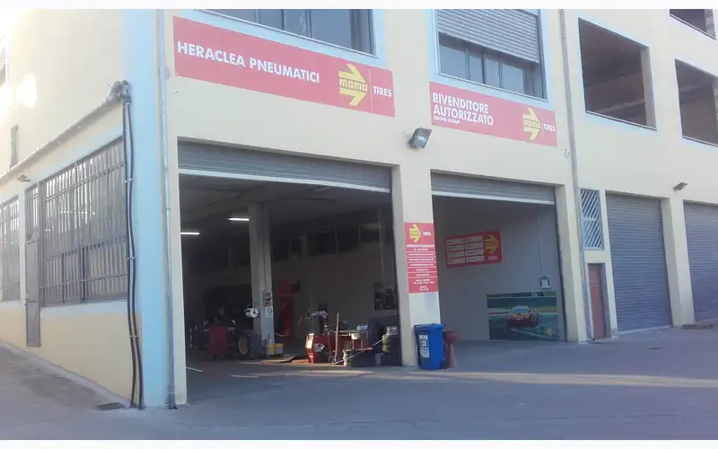 Foto dell'officina Heraclea Pneumatici Ierone Group