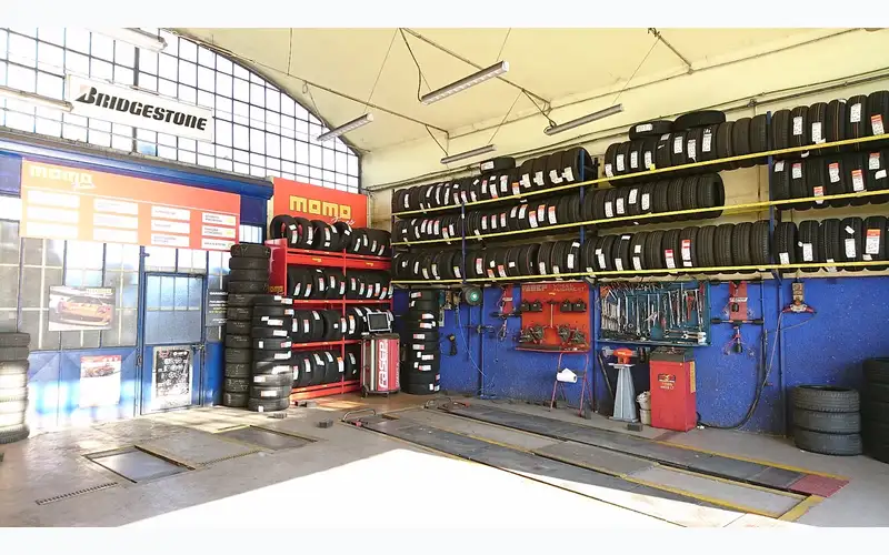 Foto dell'officina Il Gommista Di Izzo Carlo E C. S.n.c.