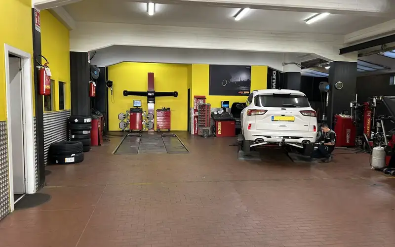 Foto dell'officina La Pietra Gomme