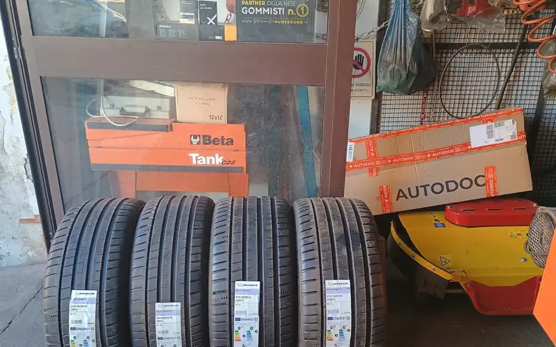 Foto dell'officina Leo Gomme