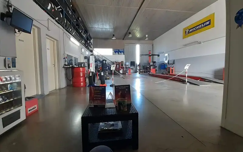 Foto dell'officina Lo Pneumatico Service