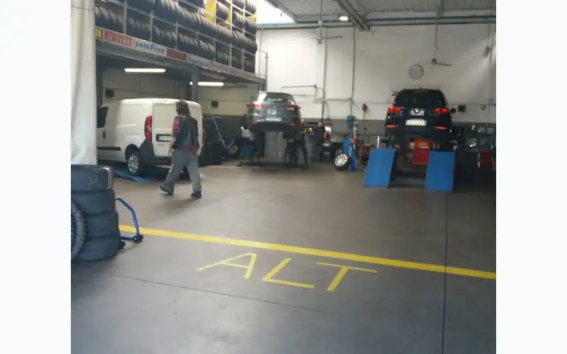 Foto dell'officina Lottici Gomme