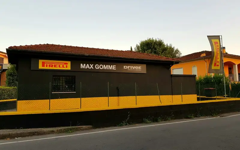 Foto dell'officina Max Gomme - Lucca