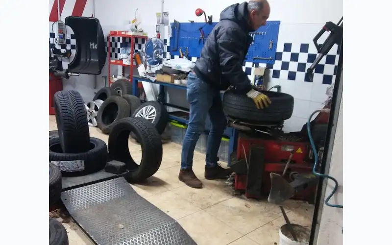 Foto dell'officina M.B. Pneumatici Di Bruno Marcello