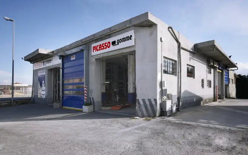 Foto dell'officina Picasso Gomme