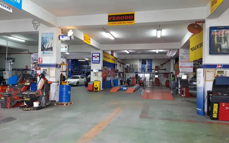 Foto dell'officina Piscopia Gomme