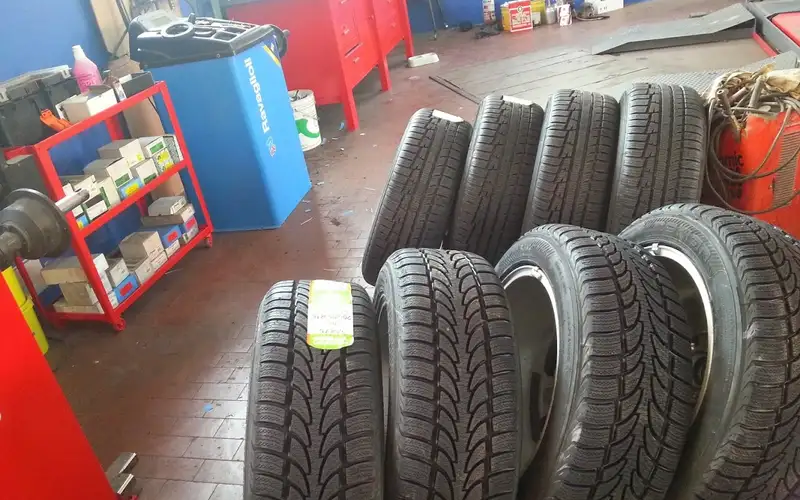 Foto dell'officina Pit Stop Pneumatici S.A.S. Pneus Expert Uniroyal