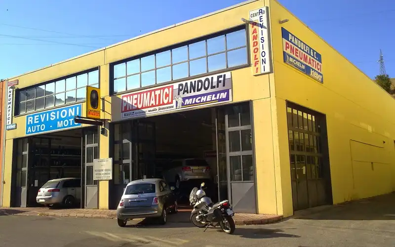 Foto dell'officina Pneumatici e Centro Revisioni Pandolfi