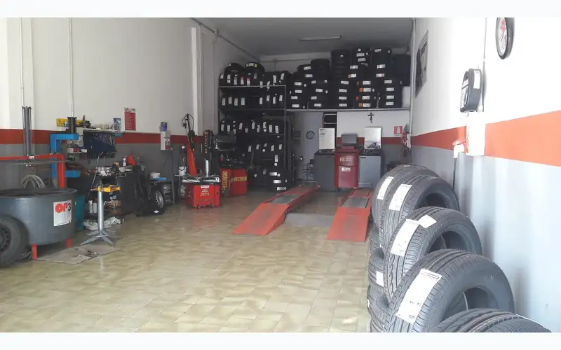Foto dell'officina Pneumatici Perrone Antonio