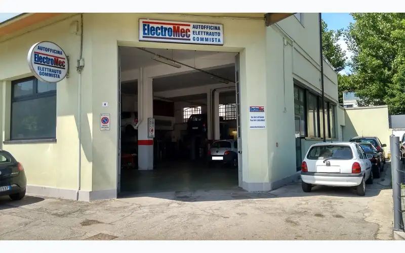 Foto dell'officina Pneus Service Venezia