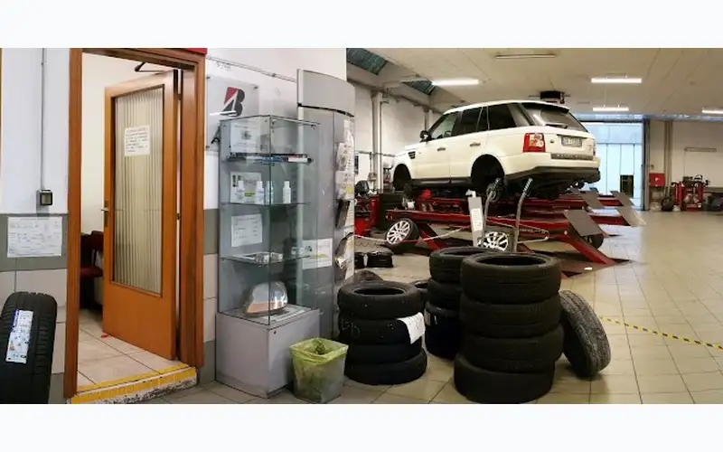 Foto dell'officina Pneusmarche Torquati Di Carlo & C. S.n.c.