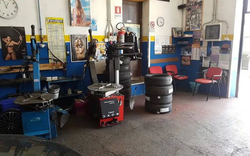 Foto dell'officina Potena Gomme S.r.l.s.