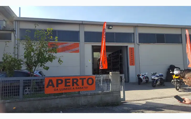 Foto dell'officina R & A Gomme