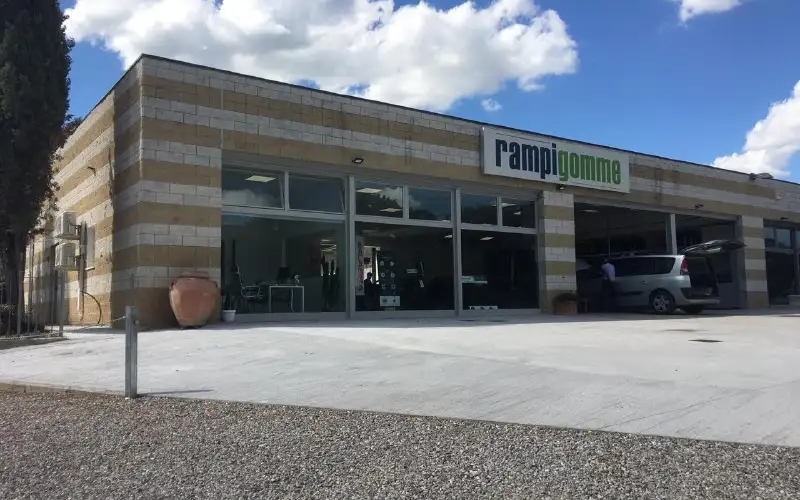 Foto dell'officina Rampigomme Di Rampi Andrea