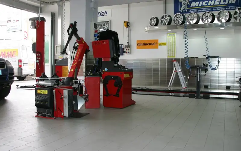 Foto dell'officina Salgomme New S.r.l.s. & Driver Center Pirelli
