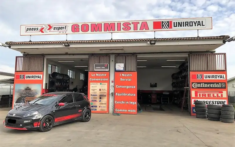 Foto dell'officina Salvadori Stefano E Barto lomeo Giuliano