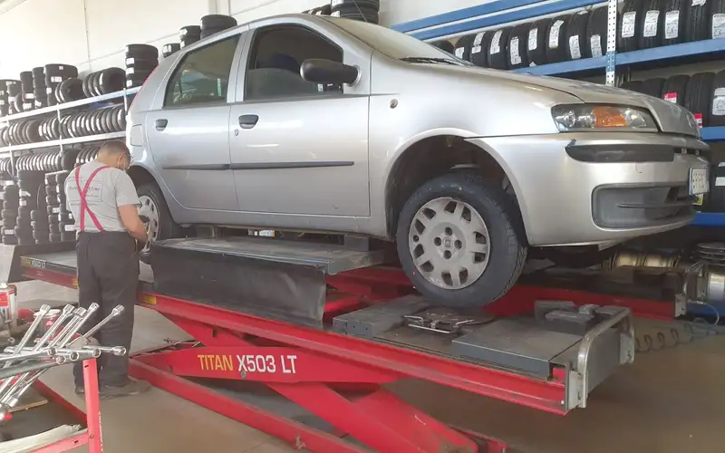 Foto dell'officina Sarti Punto Gomme
