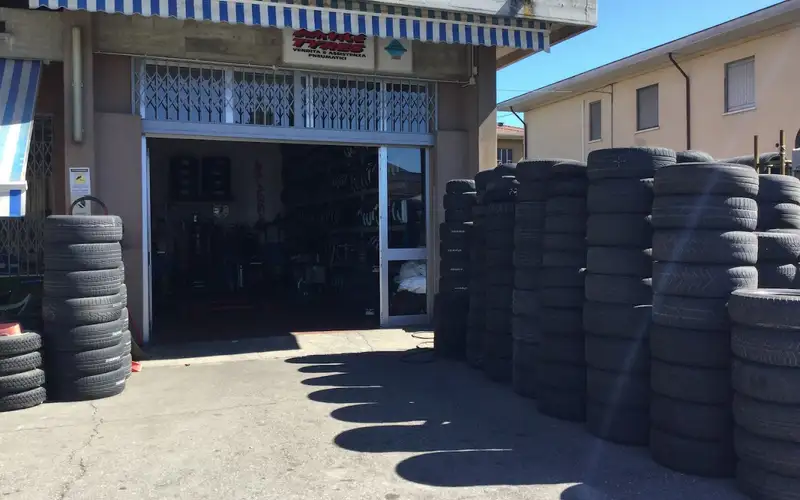 Foto dell'officina Service Tyres