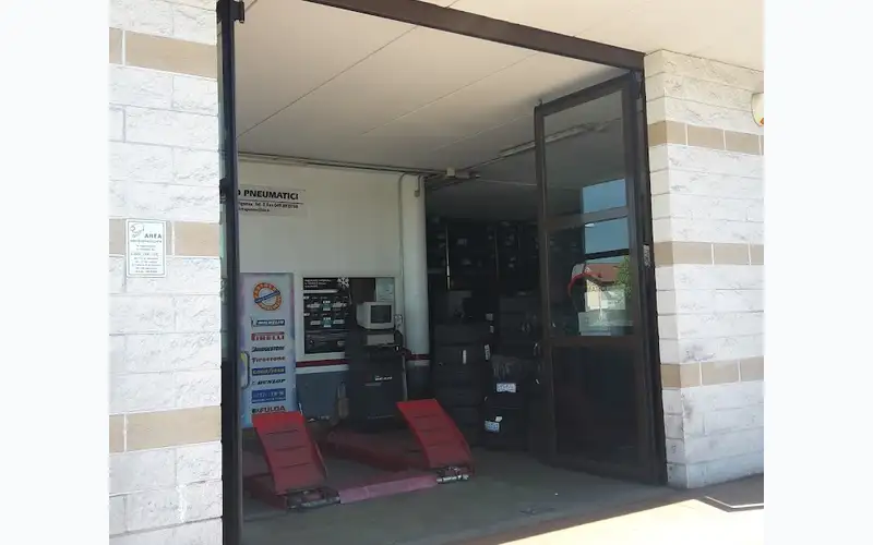 Foto dell'officina Servizio Pneumatici S.n.c.