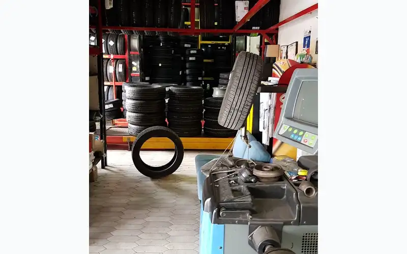 Foto dell'officina Shopping Gomme