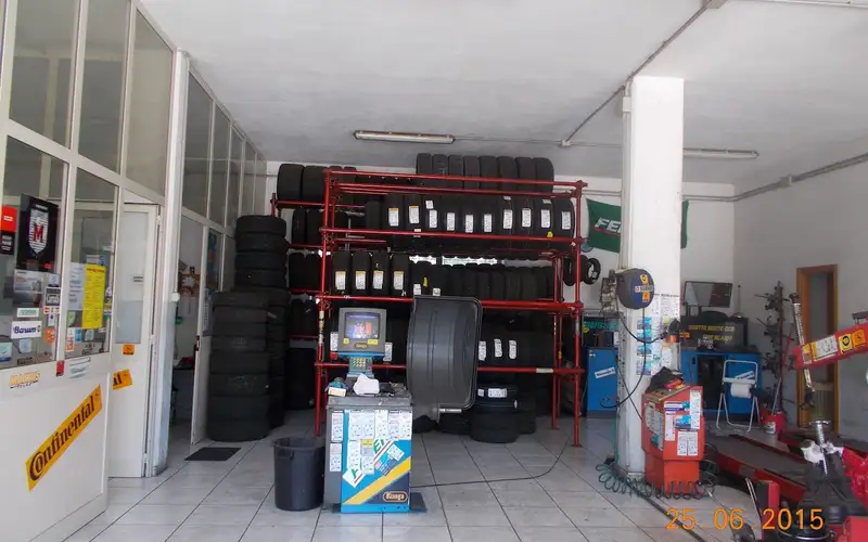Foto dell'officina Simone Gomme Di Simone Chiavelli