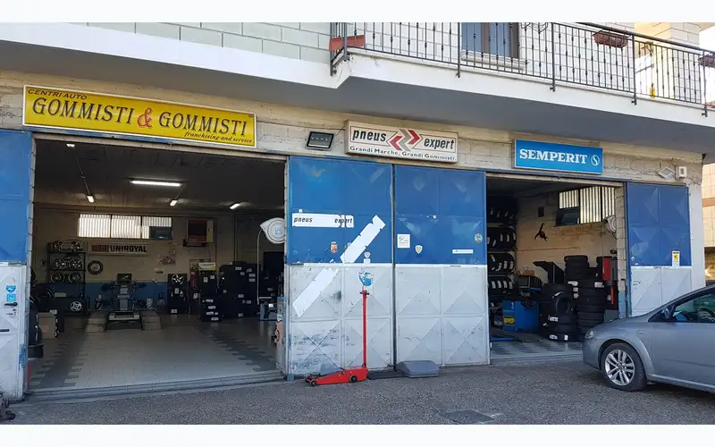 Foto dell'officina Taranto Gomme S.r.l.