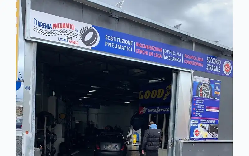 Foto dell'officina Tirrenia Pneumatici S.r.l.