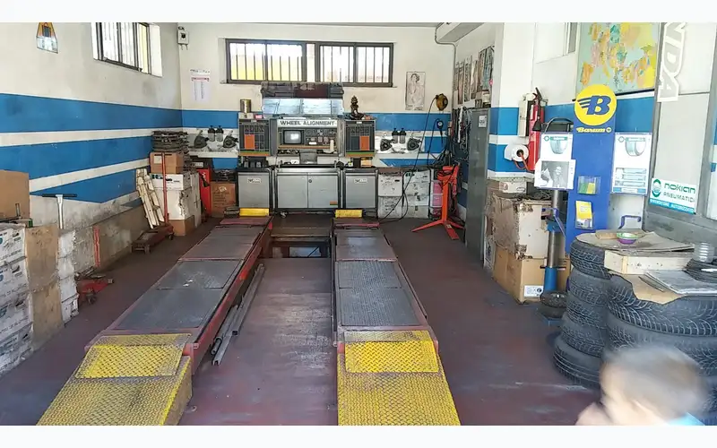 Foto dell'officina Tomassini Fausto